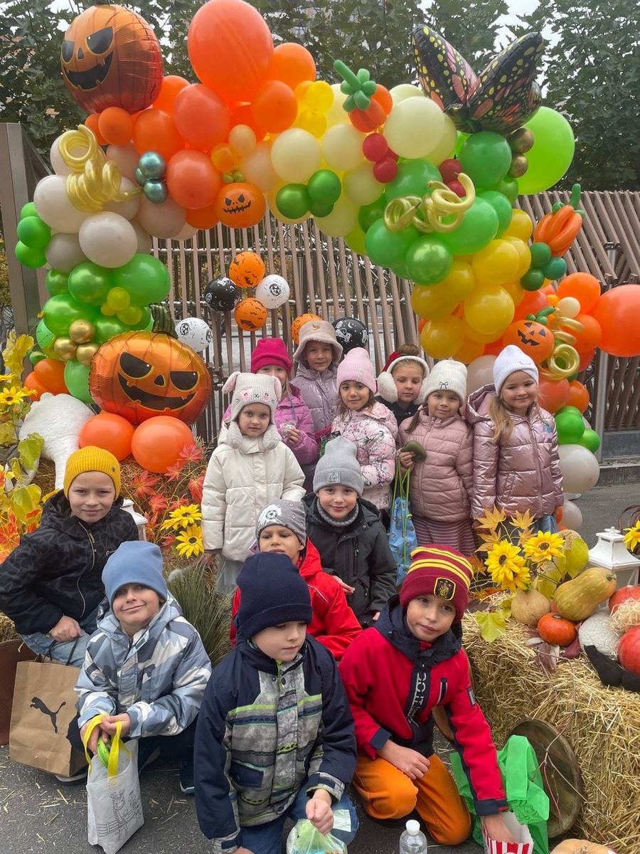 Осінній ярмарок у ліцеї №100: прилавок 1-А класу