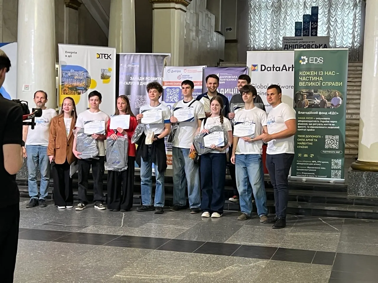 Нагородження учасників проєкту E-formula