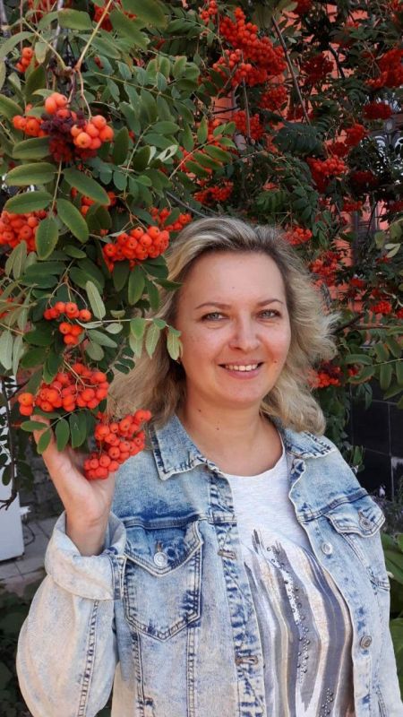Кучеренко Вікторія Вʼячеславівна – Вчителька музики, історії мистецтв; керівниця шкільного хору та вокального ансамблю «Евредіка»