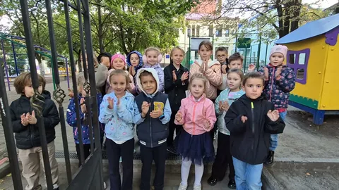 Першокласники запрошують до початкової школи ліцею – Дніпровський ліцей №100 «ЛІДЕР»